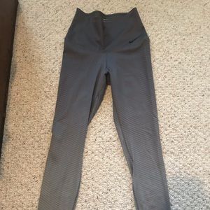 Nike Zonal Strength tight. Grey, Small
